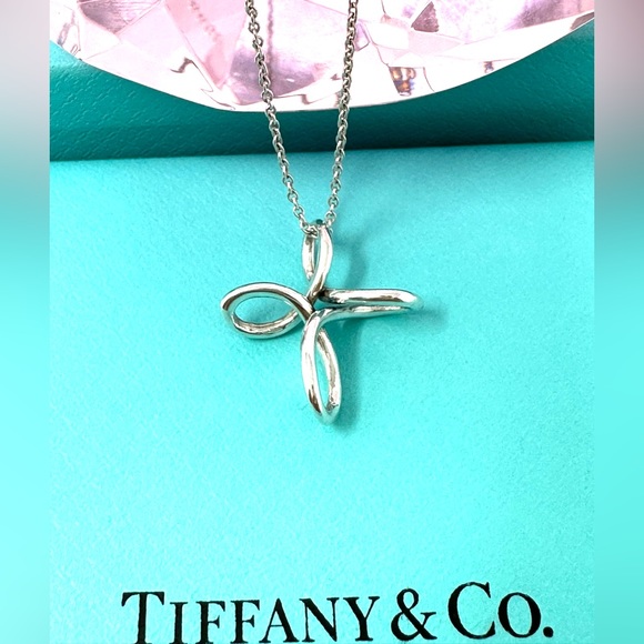 - AuthenticTiffany & CO. Elsa Peretti Infinity Cross Pendant Necklace. - Picture 7 of 11